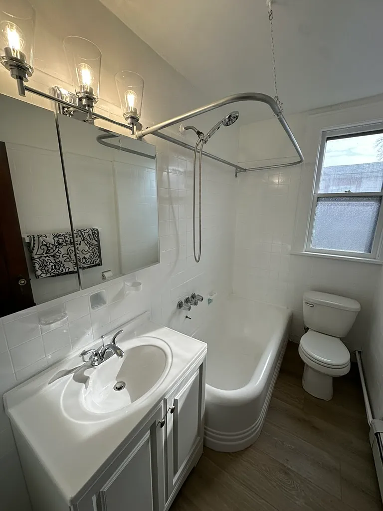 796 Inwood Terrace — Photo 4
