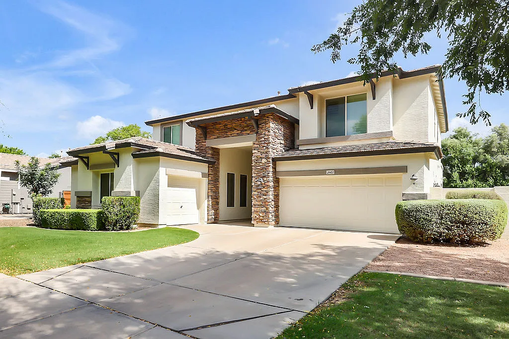 5 bed, 3.5 bath, 3571 sqft, $4,100 — Photo 2