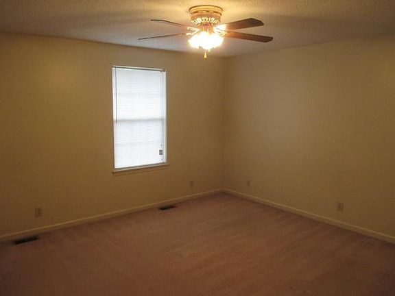 5th image of 811 Stafford St