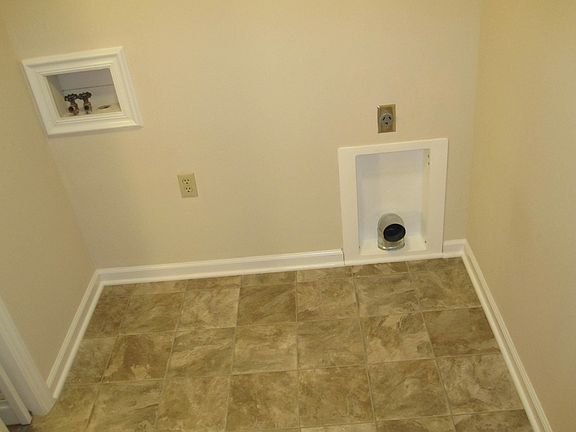 5th image of 135 Macey Blvd APT 5