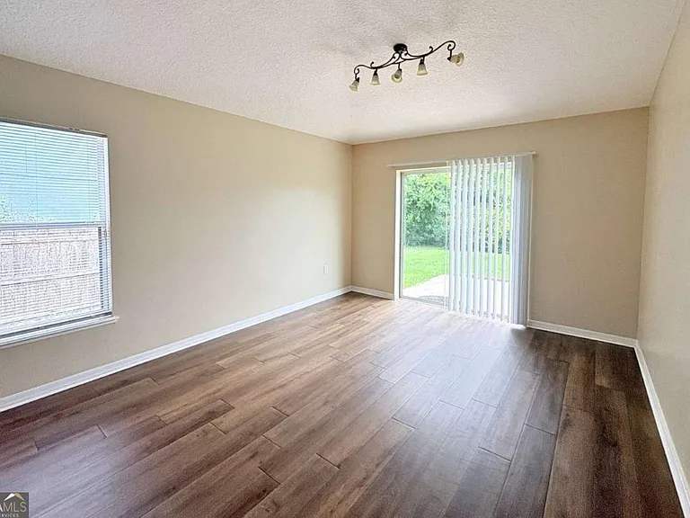 94 Pine Bluff Blvd E — Photo 10
