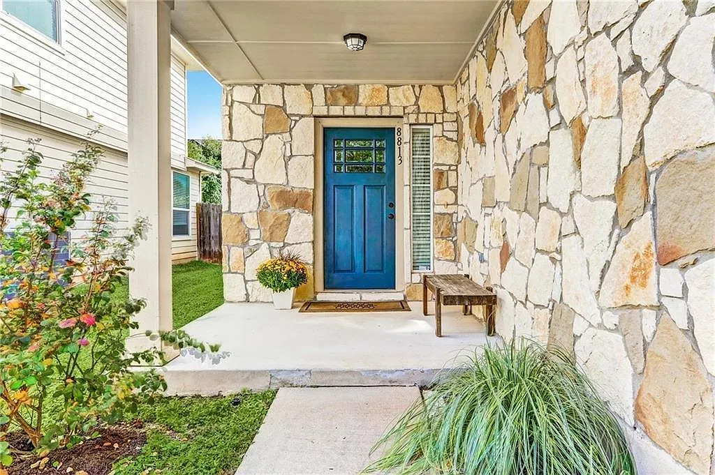 8813 White Ibis Dr — Photo 2