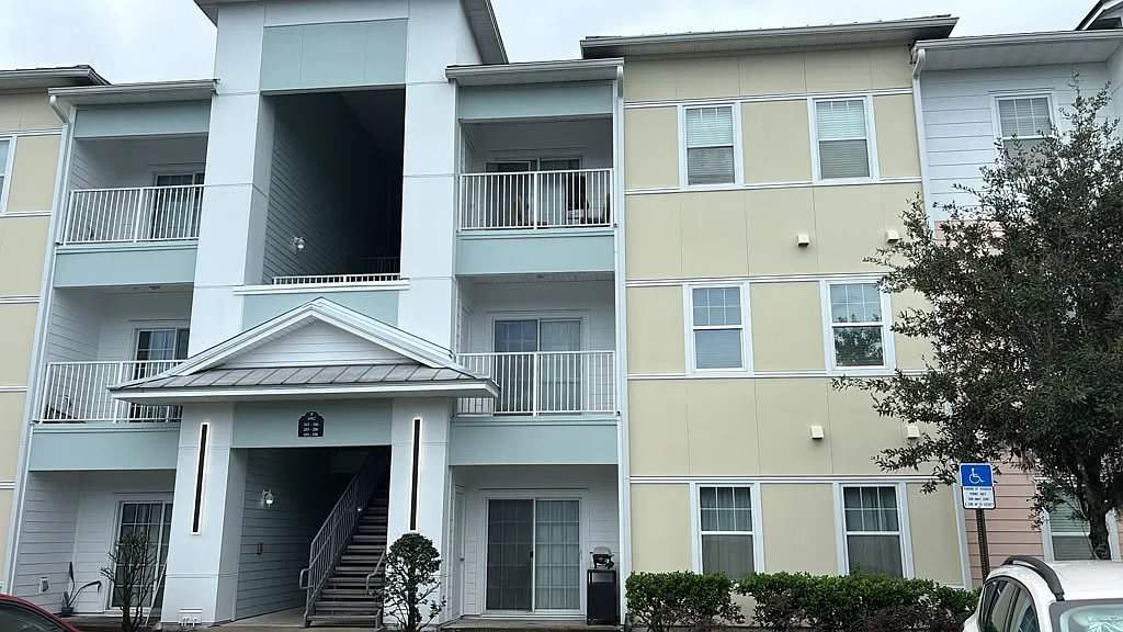 3 bed, 1145 sqft, $1,699 — Photo 1