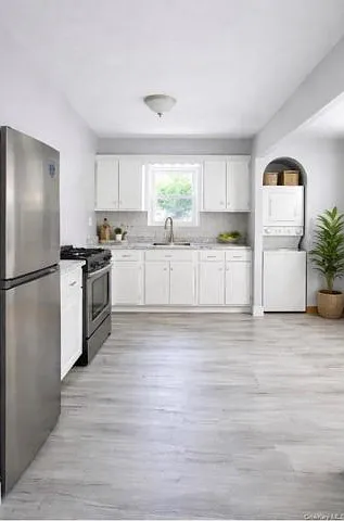 3 bed, 1.0 bath, 1420 sqft, $3,800 — Photo 3