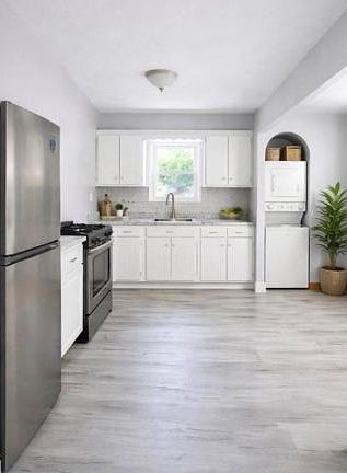 3rd image of 24 Eimer St