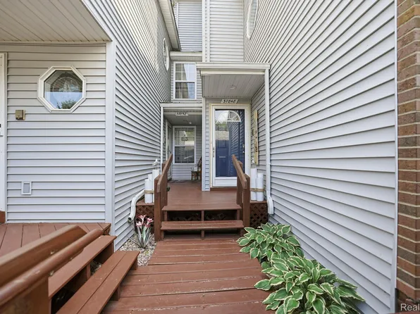 37848 Jefferson Avenue 33, Harrison Township, MI 48045