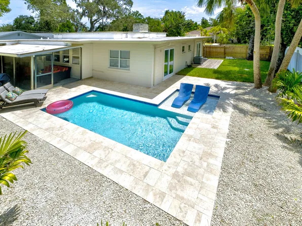 2432 Whippoorwill Cir, Sarasota, FL 34231