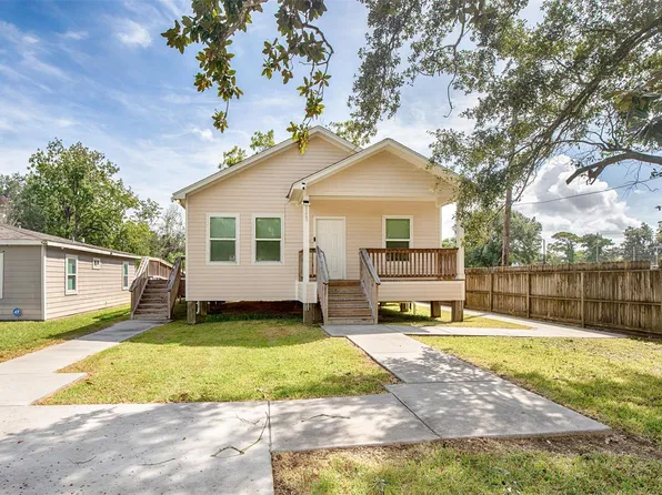 1125 Lake Rd, La Marque, TX 77568