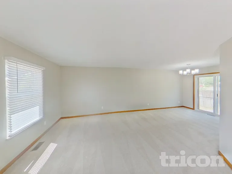 1040 Catherwood Dr — Photo 3