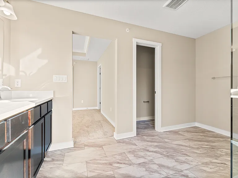705 Ravenshire Ct — Photo 13