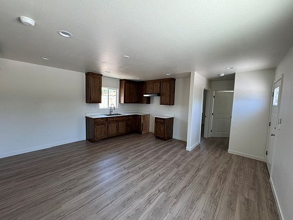 3rd image of 1012 W Cypress St #B