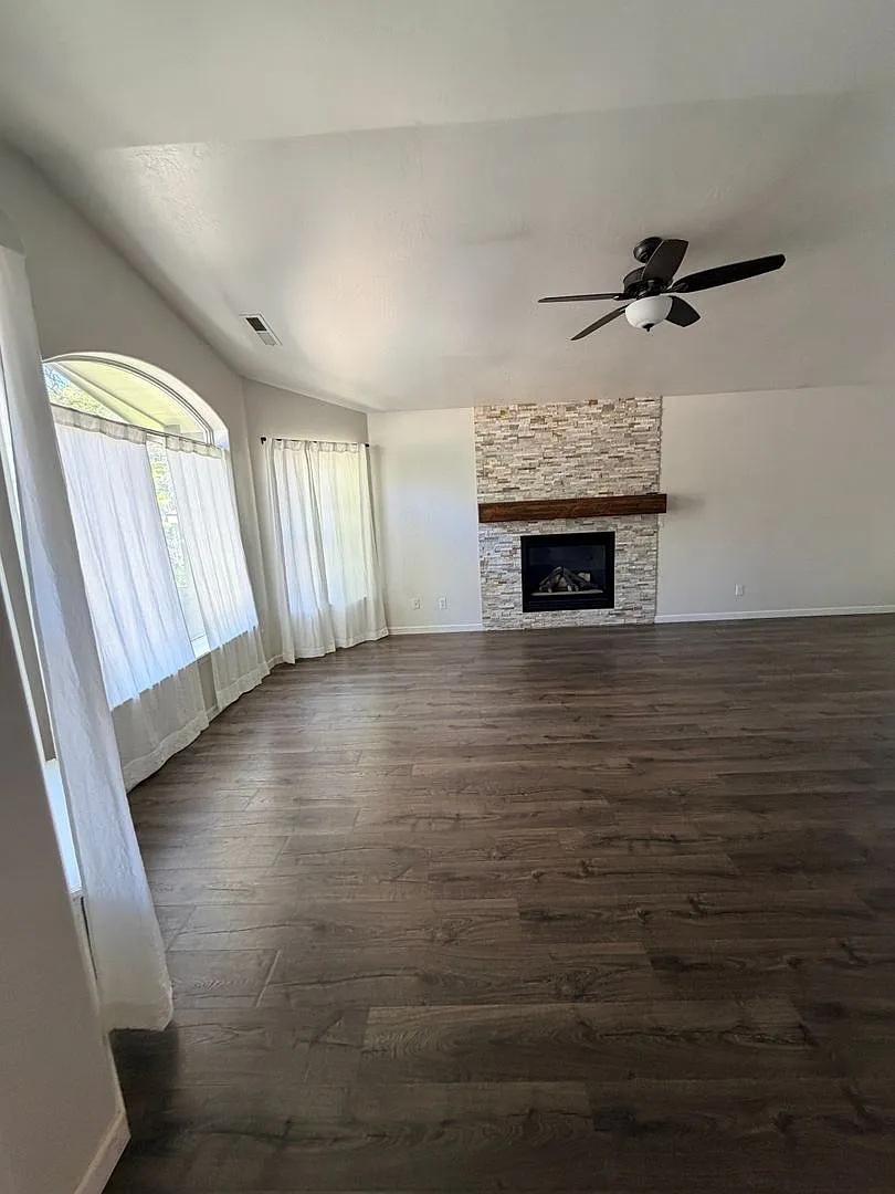 House in Aspen Trails! 3 bed/2 bath - $2,995.00 — Photo 3