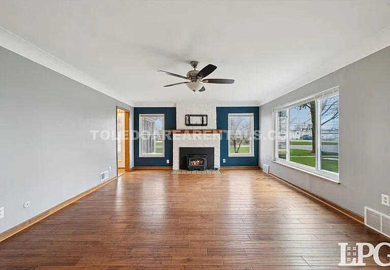 391 Perry Dr — Photo 6