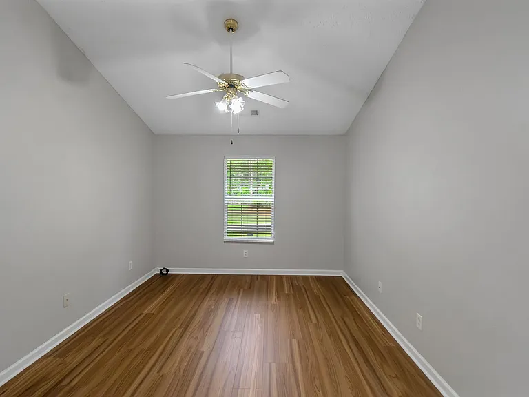 97 Livingston Ln — Photo 13