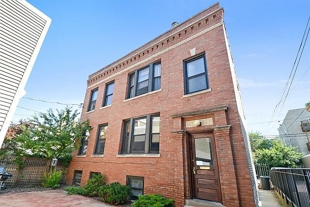 1st image of 3139 N Clifton Ave #2R