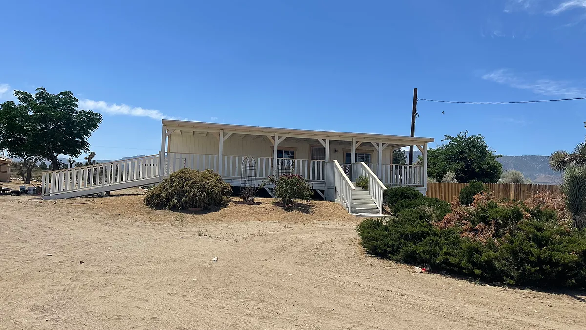 Building Photo - 1671 Del Rosa Rd