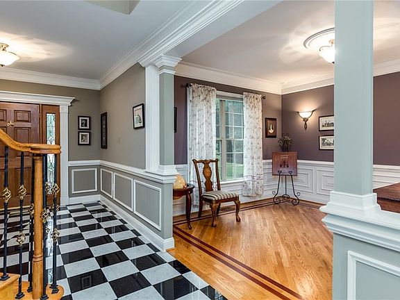 5th image of 5881 Chaucer Dr