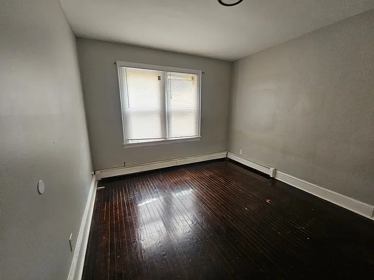 379 E 27th St #4 — Photo 2