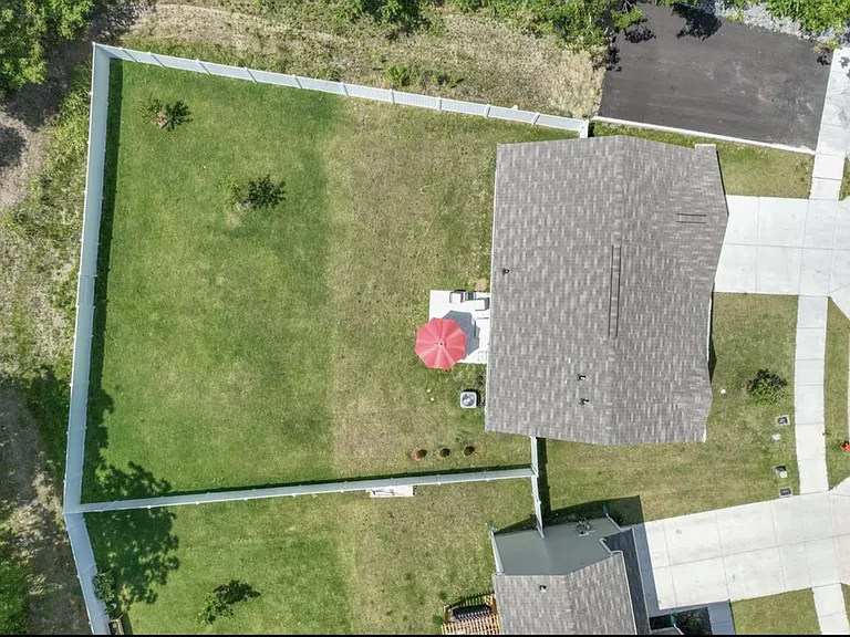 2725 Huntmere Ln — Photo 11
