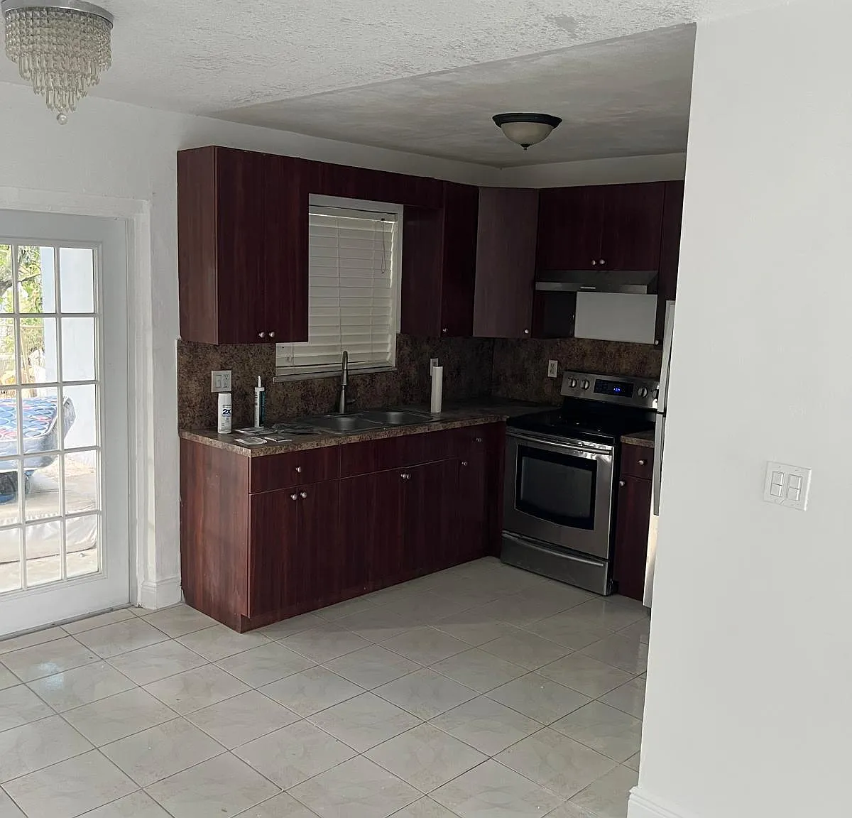 2 bed, 1.0 bath, 2109 sqft, $2,200 — Photo 1