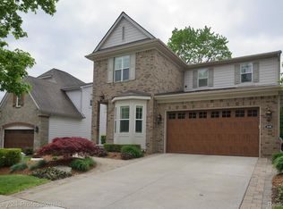 220 S Castell Ave, Rochester, MI 48307