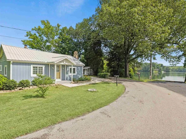 1066 Peninsula Ct, Maceo, KY 42355