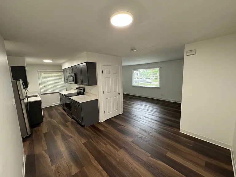 1461 McTaggart Rd — Photo 3