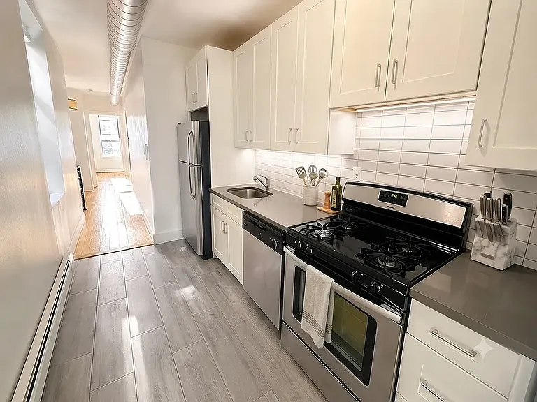 363 Sumpter St #1R — Photo 2