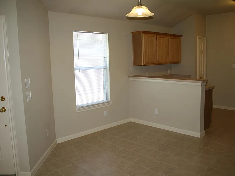 402 Masters Ave #B — Photo 9