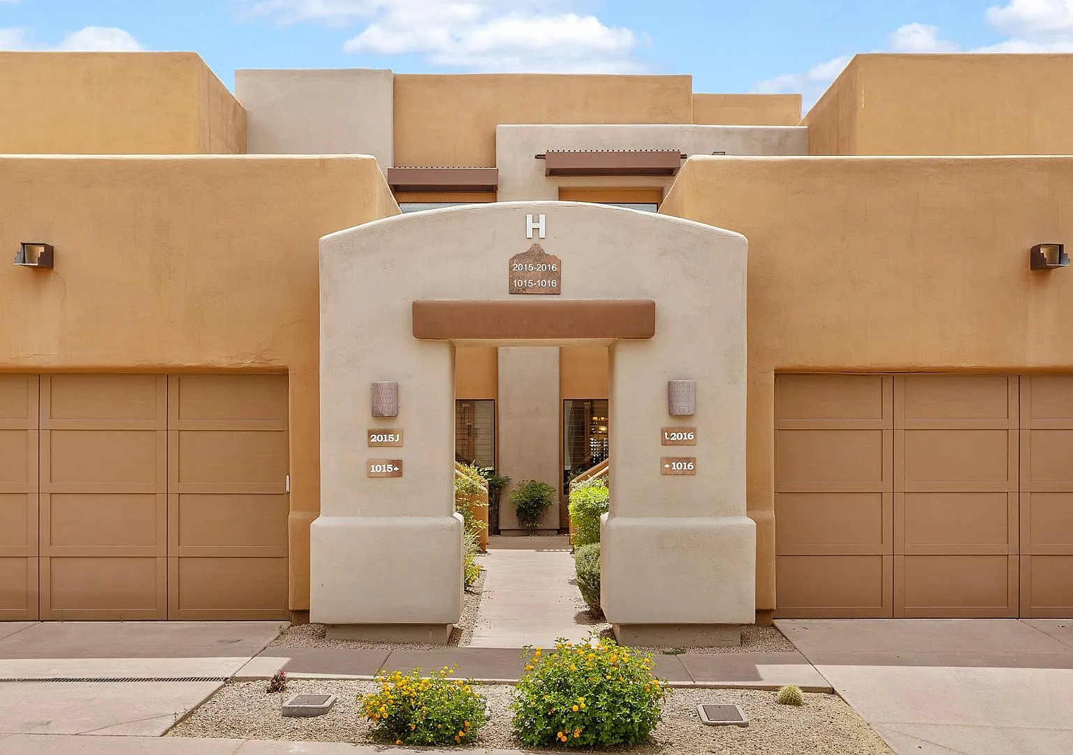 3 bed, 3.0 bath, 2379 sqft, $5,000 — Photo 1