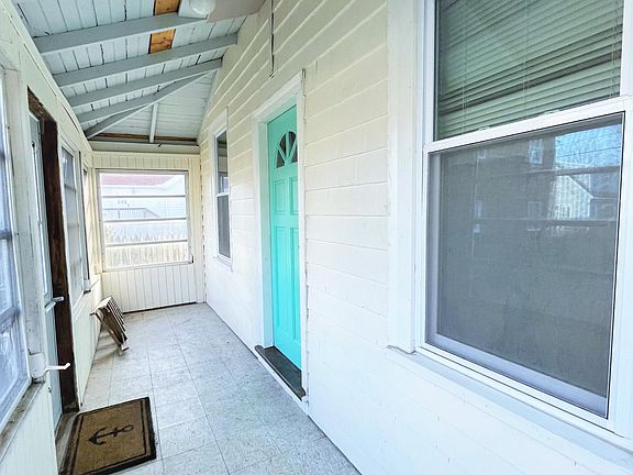 2nd image of 17 Bird St #1