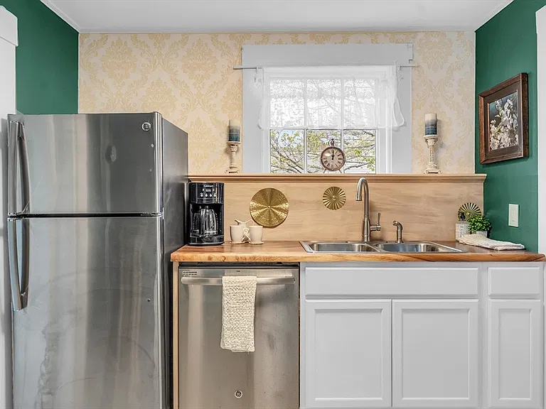 205C W Main St #3 — Photo 4
