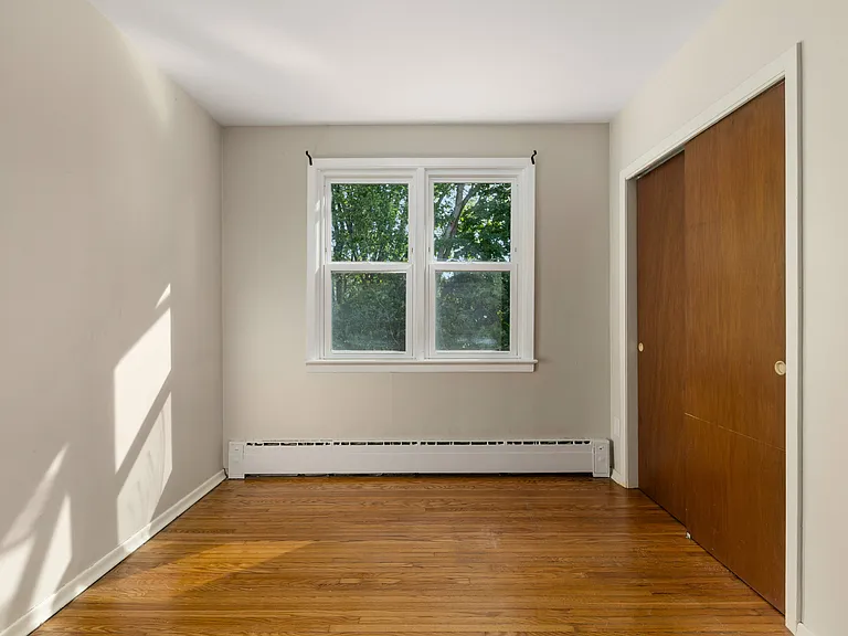 261 College St — Photo 28