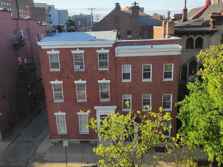 209 W Madison St #4 — Photo 18