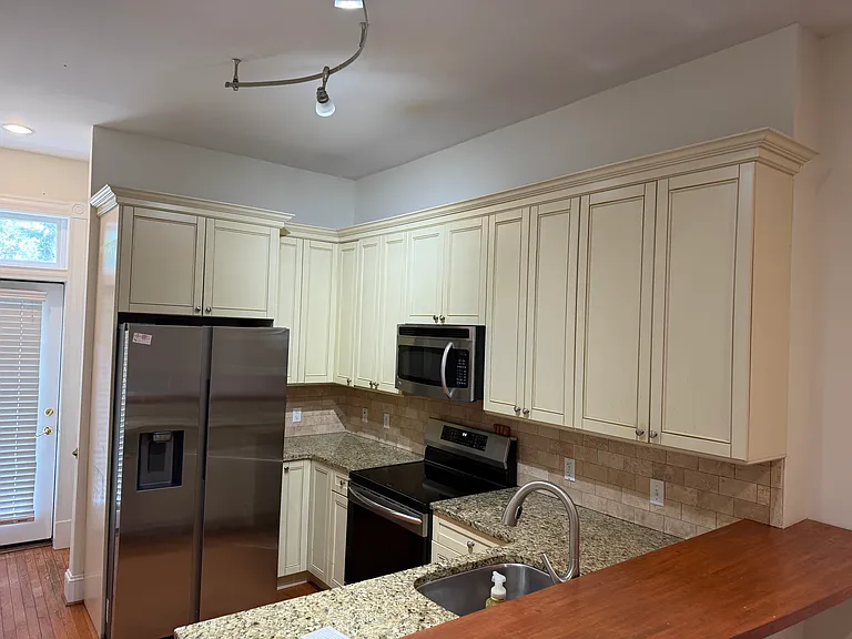 1115 Floyd Ave — Photo 48