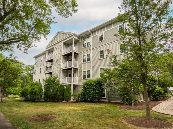 990 Vfw Pkwy APT 204, Boston, MA 02132