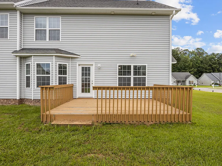 203 Macdonald Blvd — Photo 44