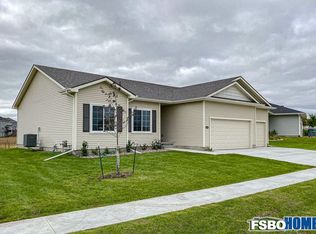 9600 Marnewood Dr, Johnston, IA 50131