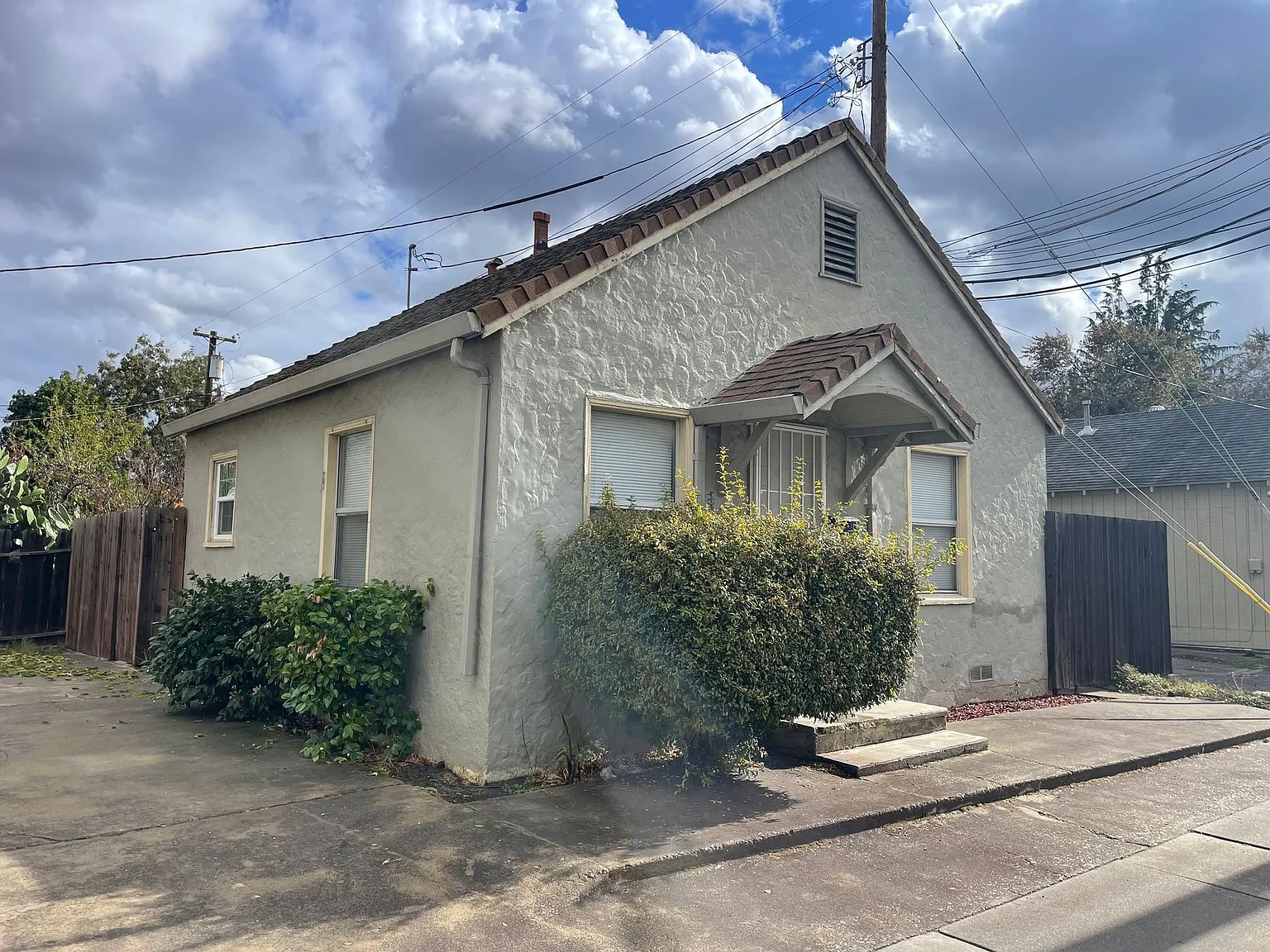 Wonderful Stand Alone Home — Photo 3