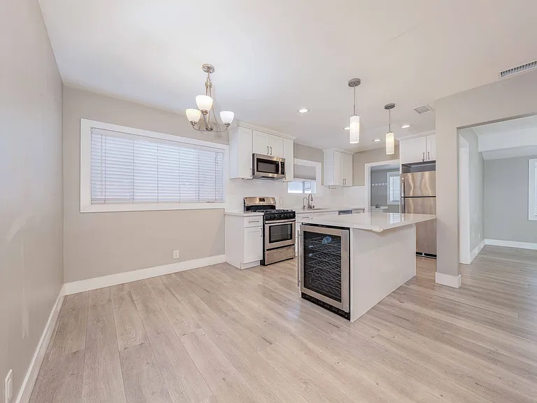 1817 E Morava Ave — Photo 6