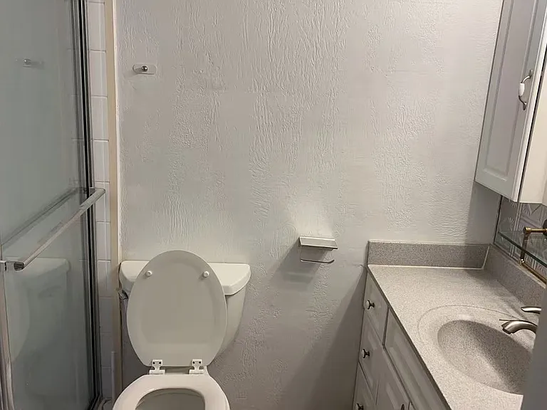 master bedroom bathroom
