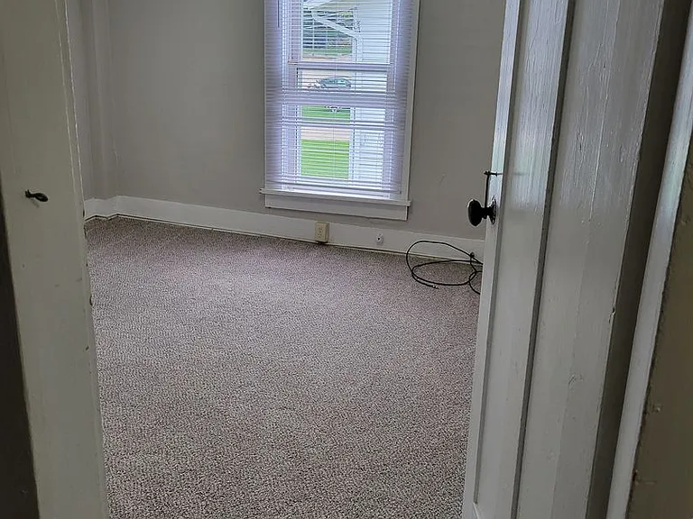 533 W Kinne St — Photo 16