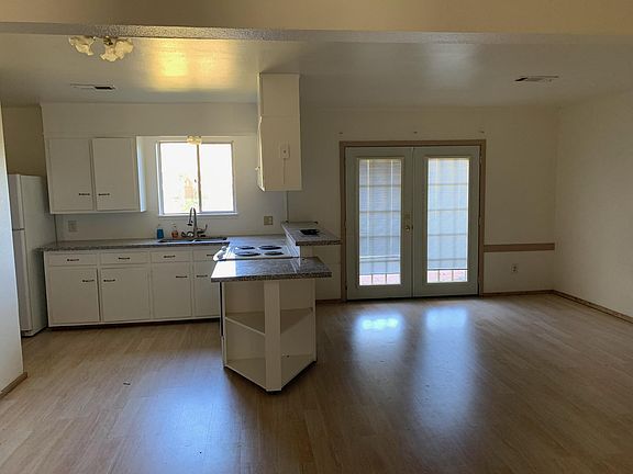 3rd image of 3714 Hemlock Ln
