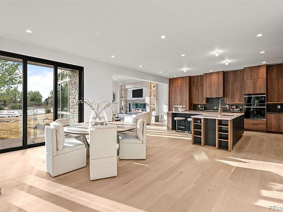 3rd image of 15 Sandy Lake Road