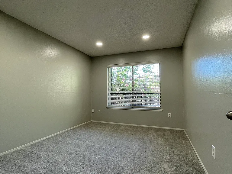 2816 O St #I — Photo 9