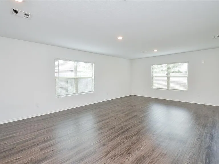 5434 Logan Dale Dr — Photo 5