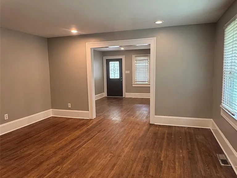 3001 Wesley Ave — Photo 7