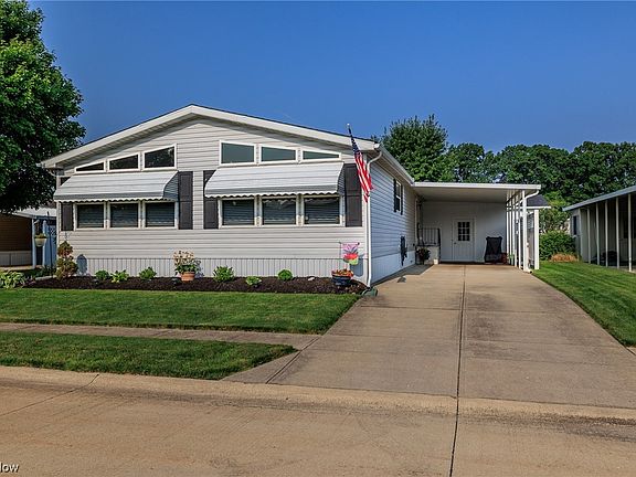 3rd image of 4 Emerald Ln