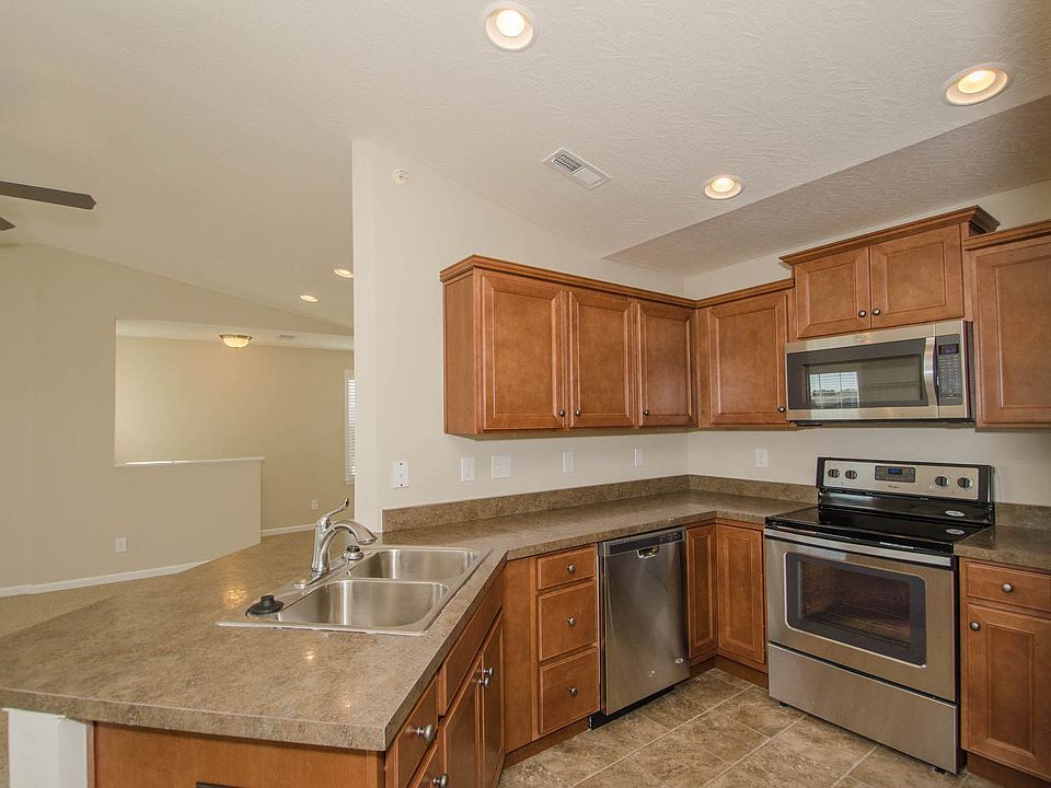 1st image of 516 Heritage Sq