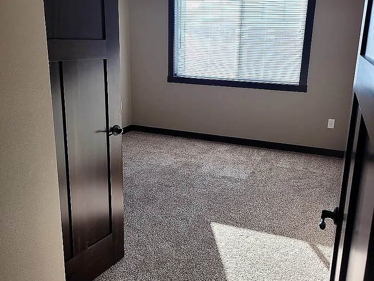 1929 Cypress Ct NE #7 — Photo 7